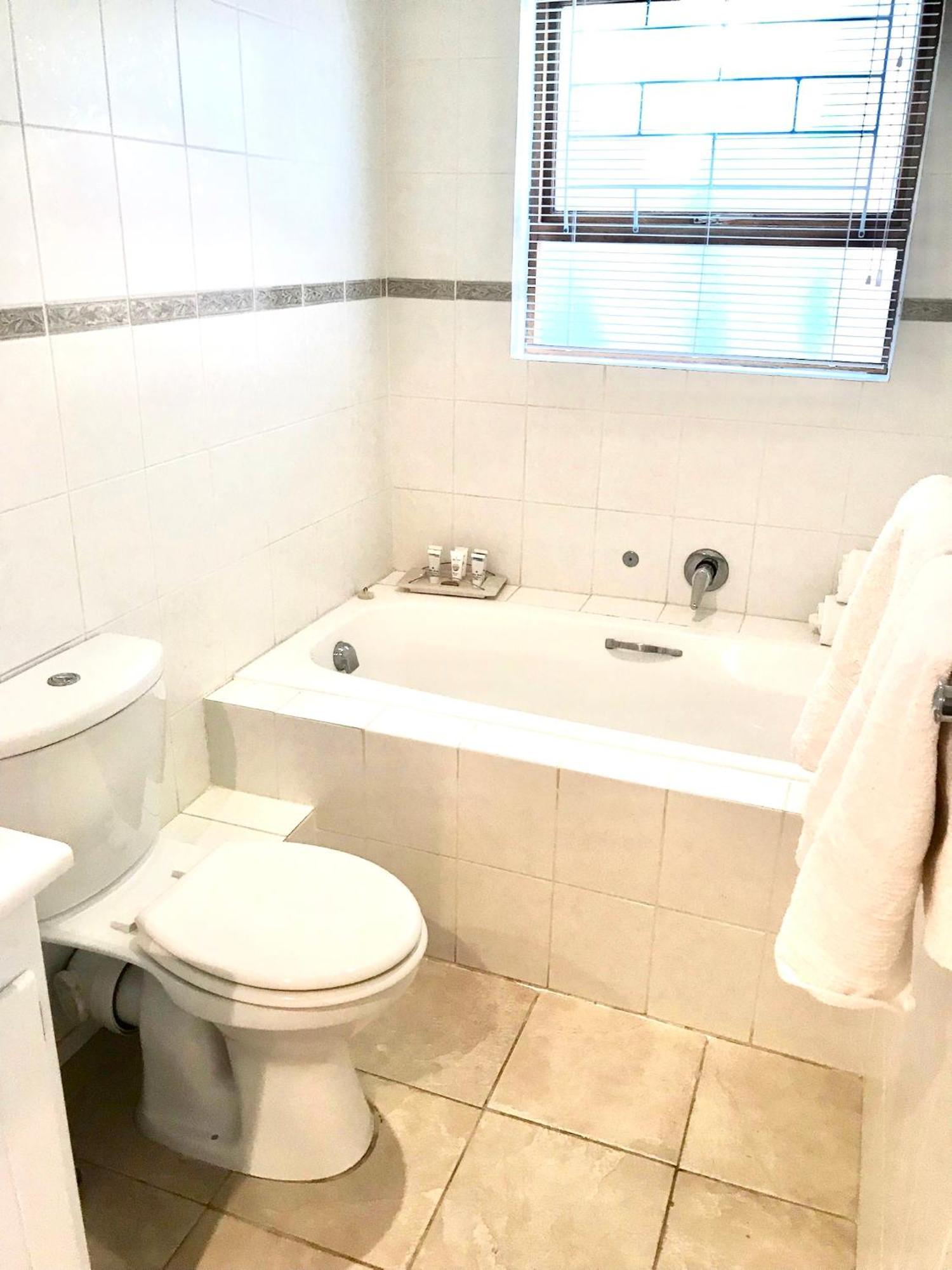 10Vdw Self Catering Apartments Durbanville Ngoại thất bức ảnh