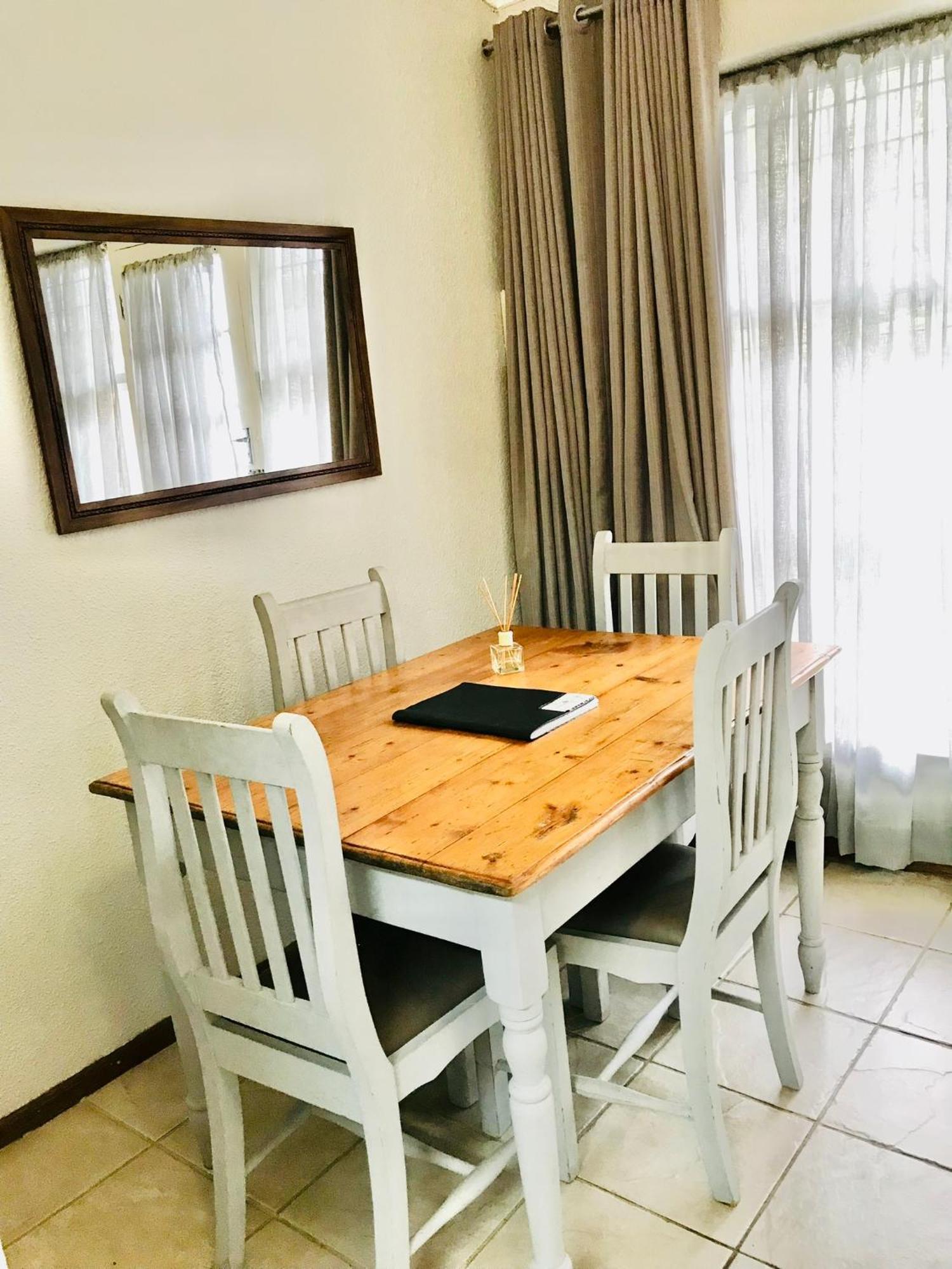 10Vdw Self Catering Apartments Durbanville Ngoại thất bức ảnh